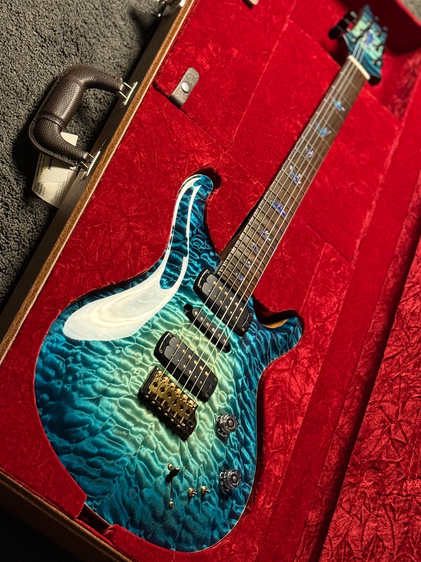 PRS Private Stock Modern Eagle V in Sub Zero Glow 23367111