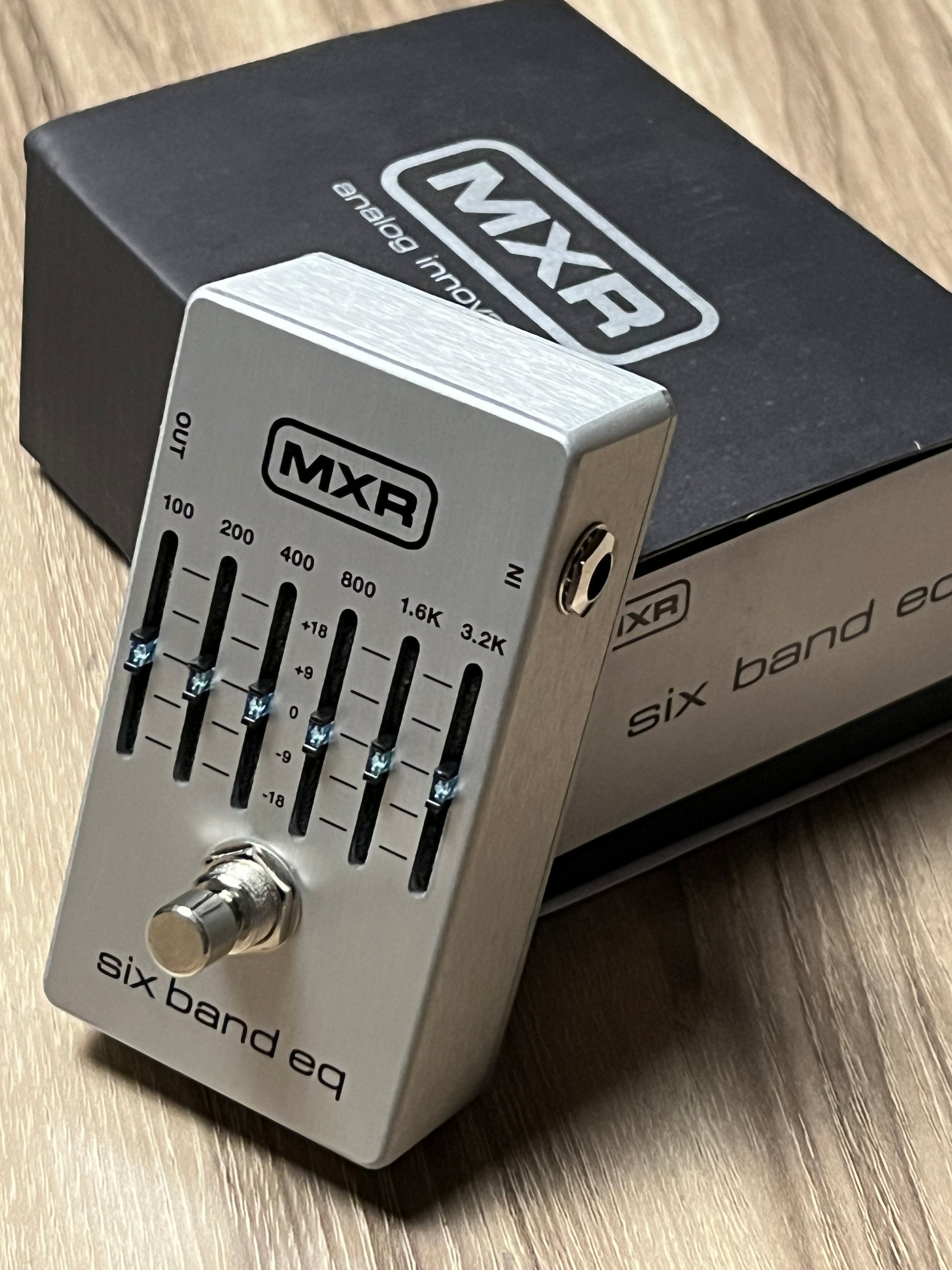mxr six band eq pedal MXR M109S Six Band Equalizer Silver – nafiriguitar.com