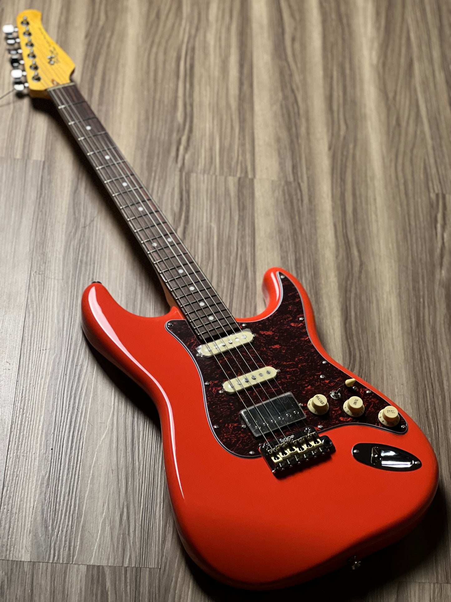 SQOE SEST1000 HSS Custom Shop Series in Fiesta Red Limited Edition with Hardshell Case