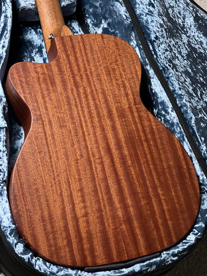 Martin 000CJR-E Acoustic-electric Guitar in Natural