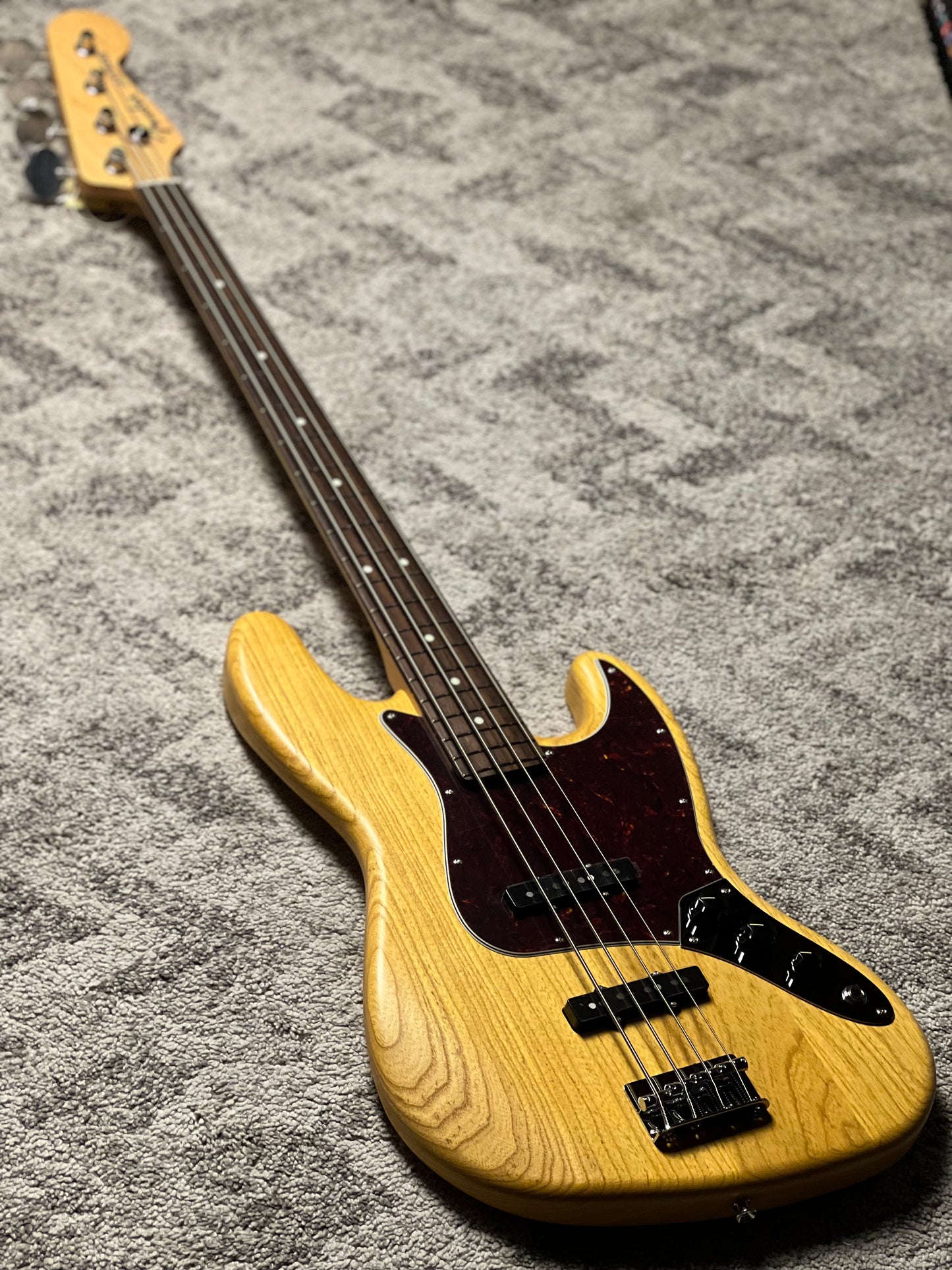 Fender MIJ Limited Jazz Bass Guitar with RW FB in Raw Ash Vintage Natural JD25010606