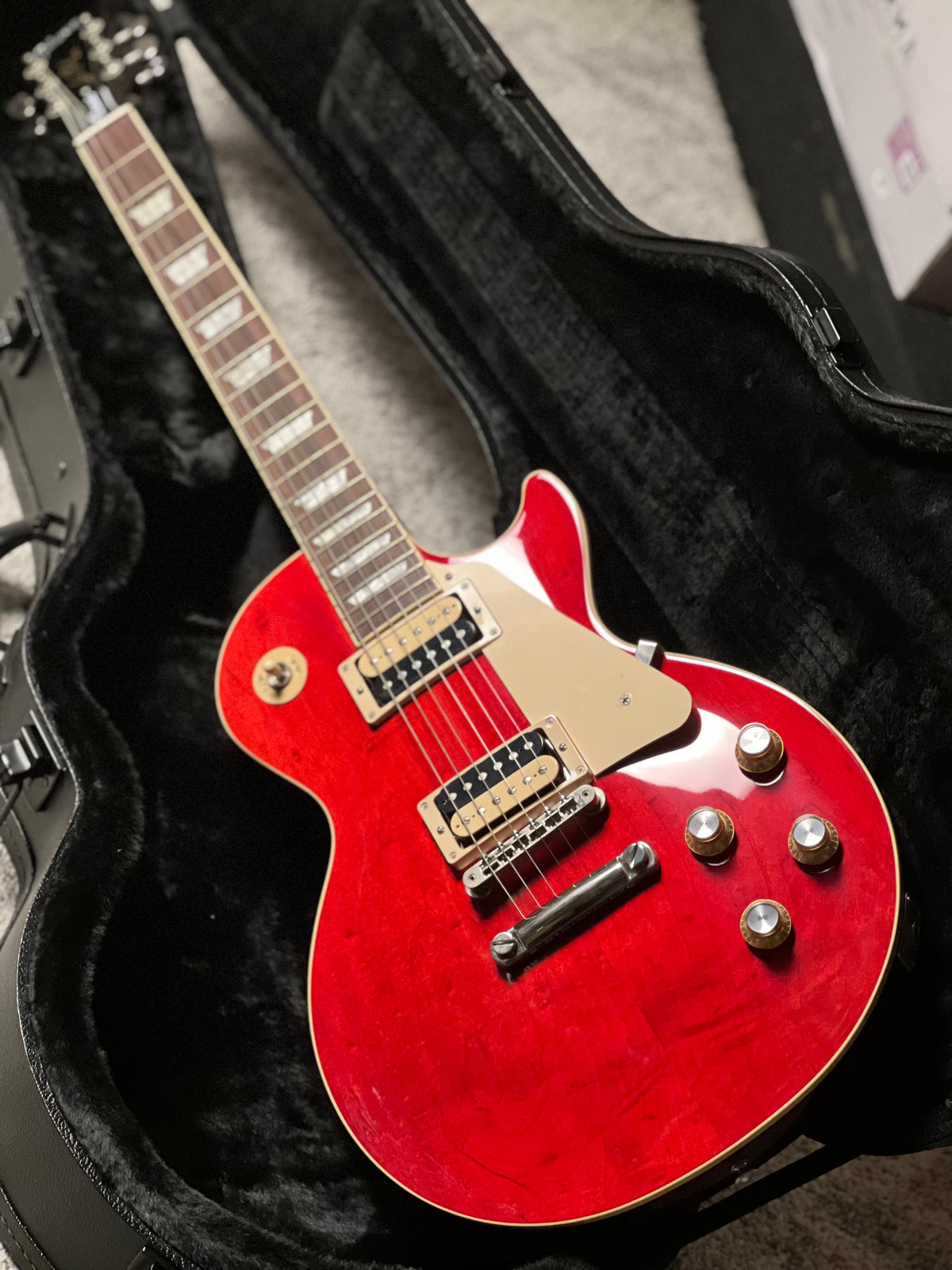 Gibson Les paul Classic in Translucent Cherry w/Case 216430070