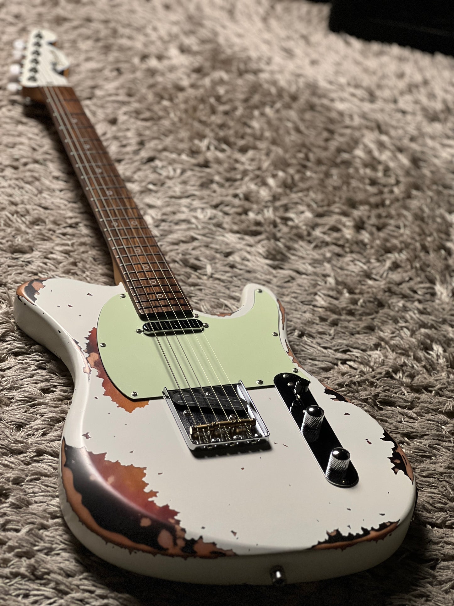 Dhatarattha Performance DTL in White Over Sunburst with RW FB and Nitrocellulose Lacquer