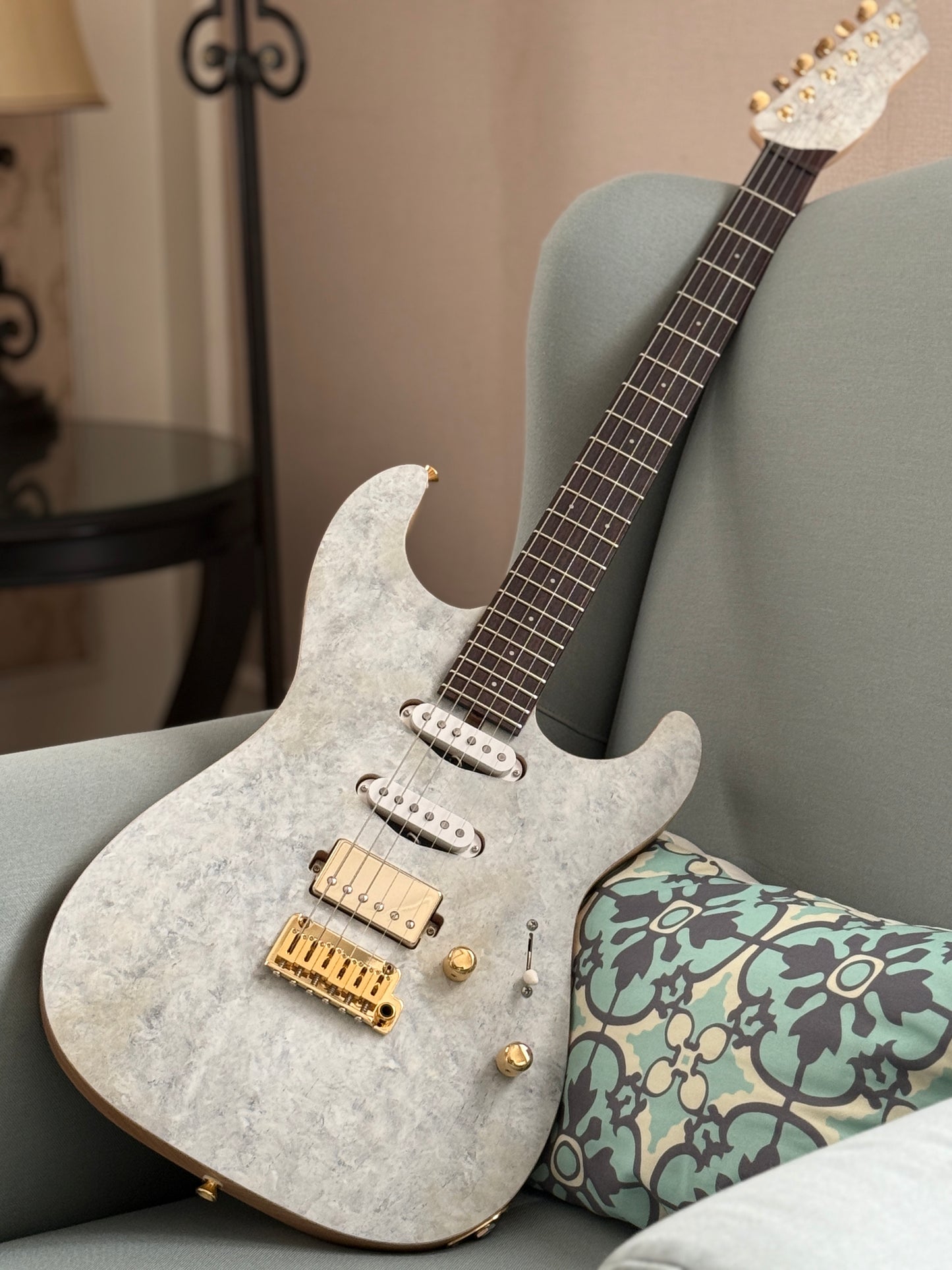 Saito S-622 SSH with Rosewood and Gold Hardware in White Granite 253033