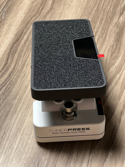 Hotone SP-30T Tuner Press Passive Volume/Expression Effects Pedal with Tuner