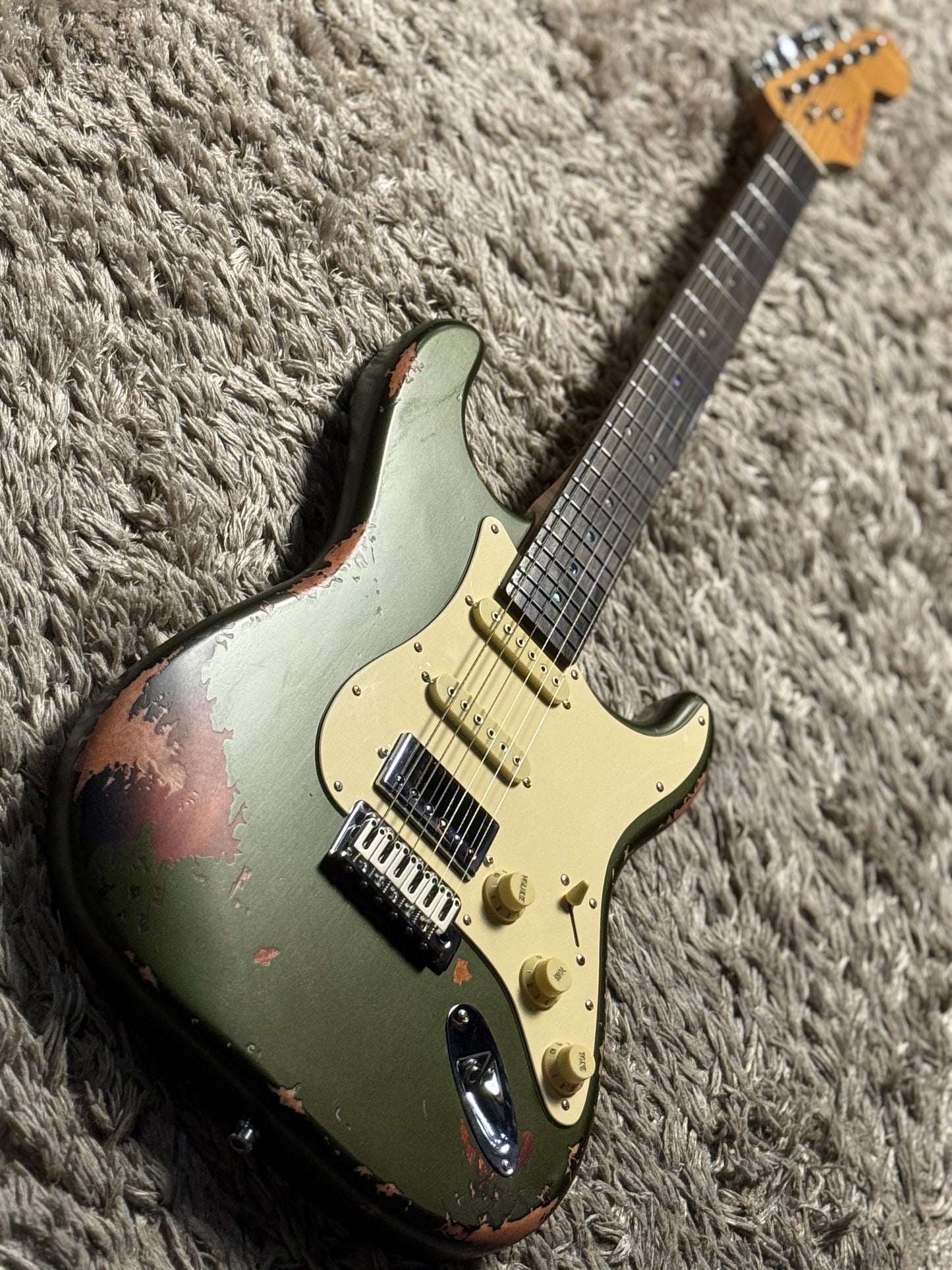 Dhatarattha Classic DST HSS in Godwood Green over Sunburst with Rosewood FB and Nitrocellulose Lacquer Relic