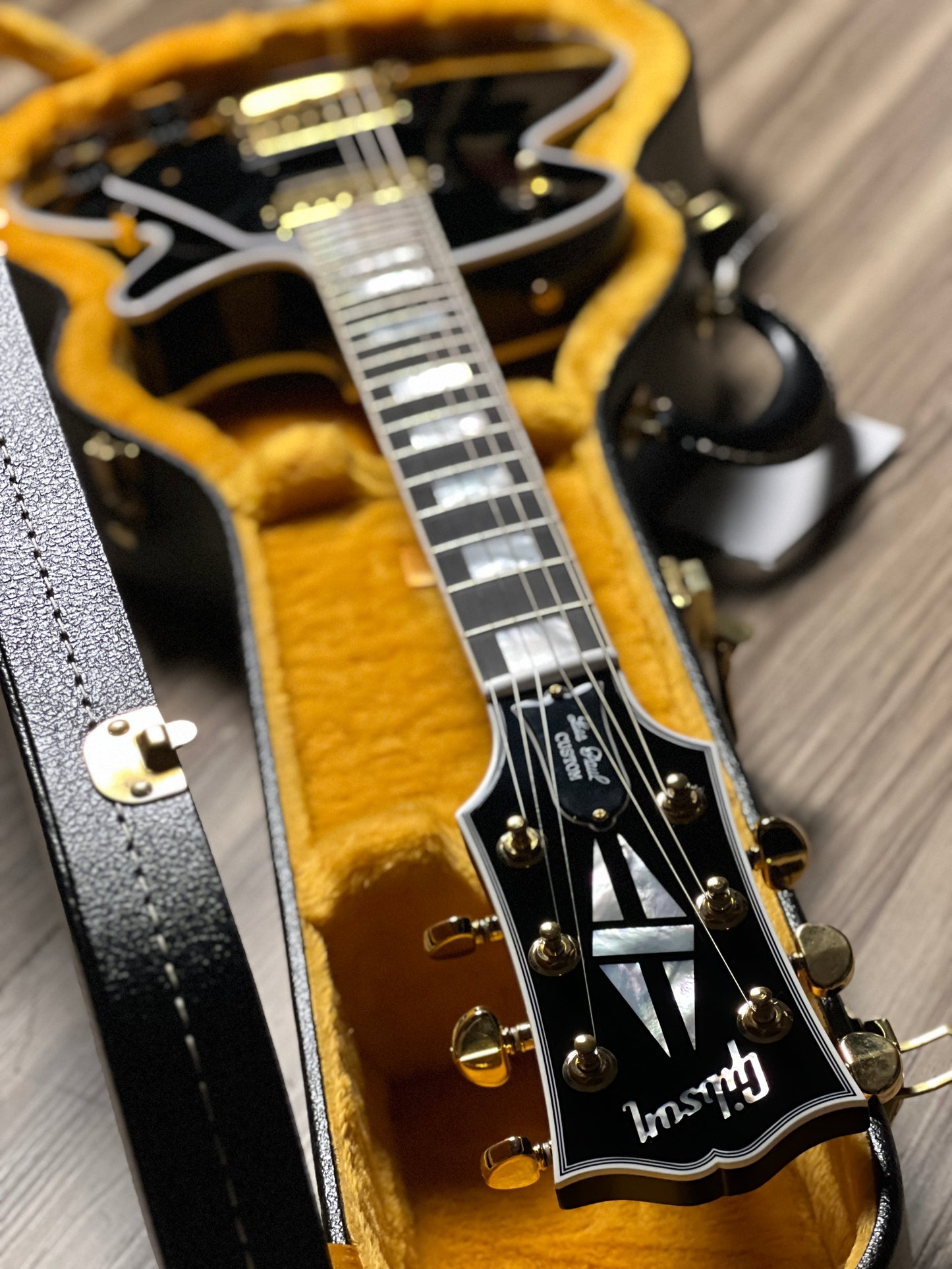 Gibson Les Paul Custom w/Ebony Fingerboard Gloss in Ebony w/Case CS 403244