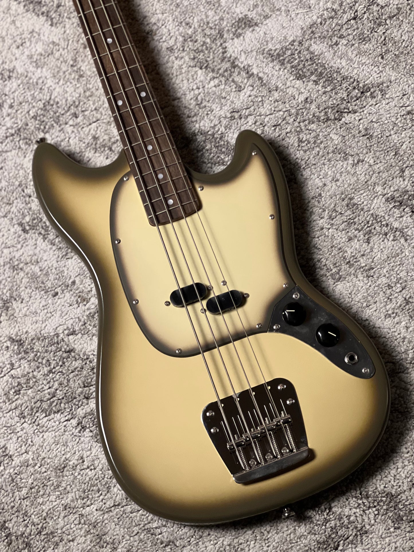Squier FSR Classic Vibe 60s Mustang Bass with Laurel FB in Antigua Burst