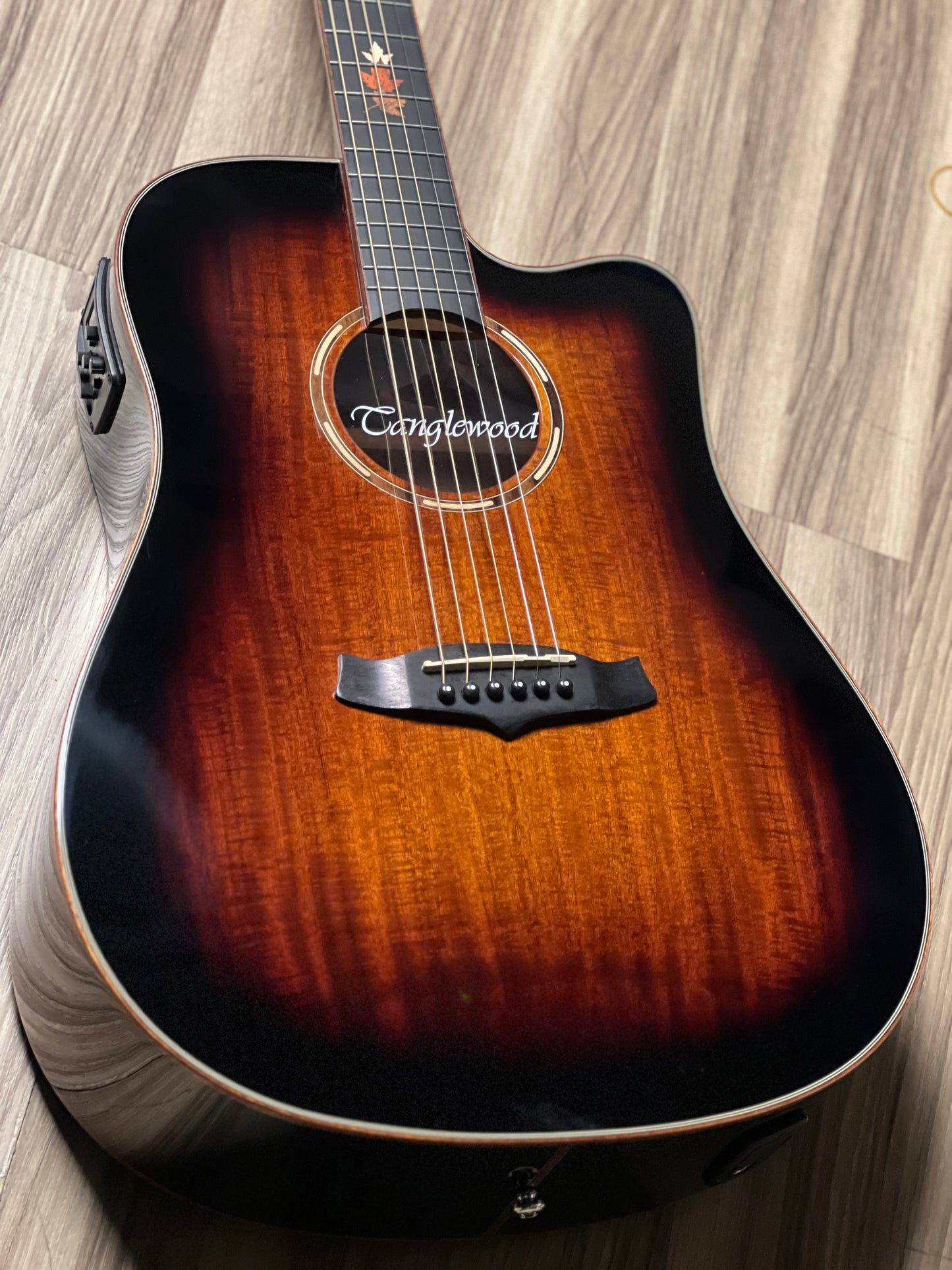 Tanglewood TWX5 CEK Winterleaf Exotic Dreadnought Cutaway in Autumn Burst Gloss w/Bag