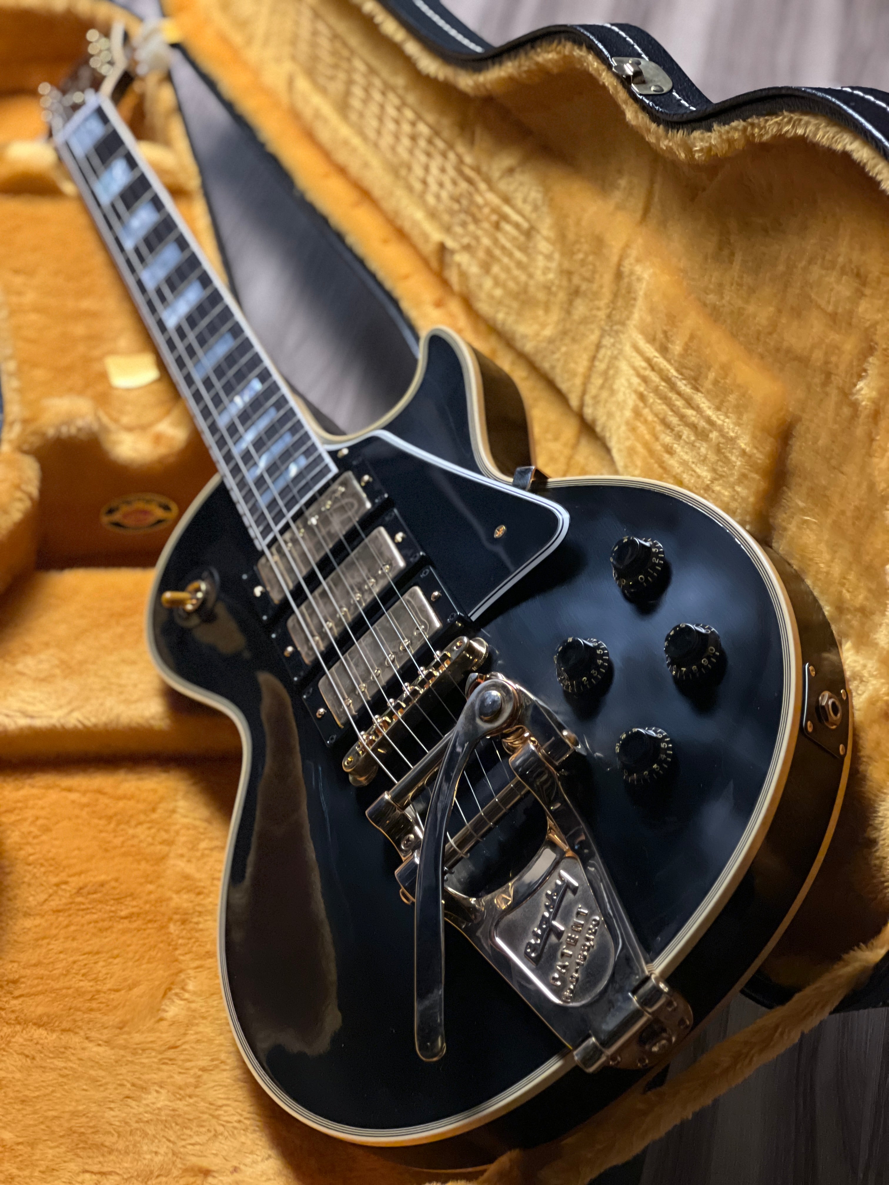 Gibson 1957 Les Paul Custom Reissue 3-Pickup Bigsby in Ebony w