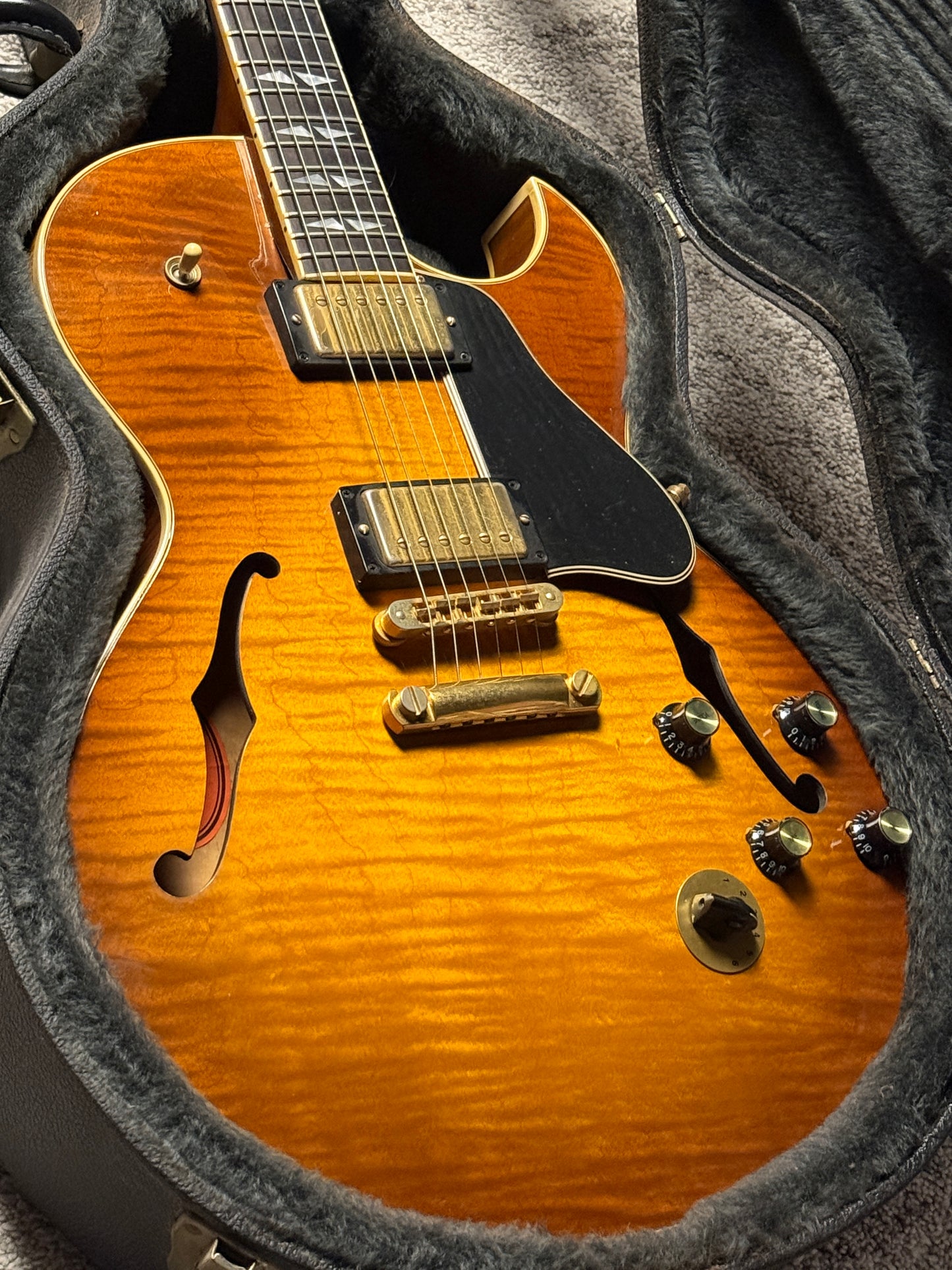 Gibson ES-137 Custom in Lightburst 02583721 (USED)