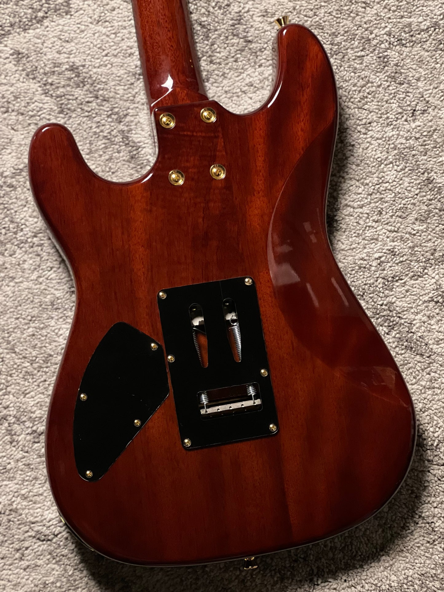 UW GuitarWorks Jazz Pop ST in Whiskey brown