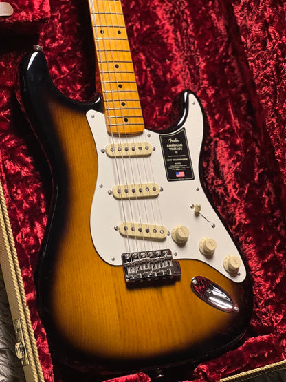 Fender American Vintage II 57 Stratocaster พร้อม Maple FB สี 2-Tone Sunburst