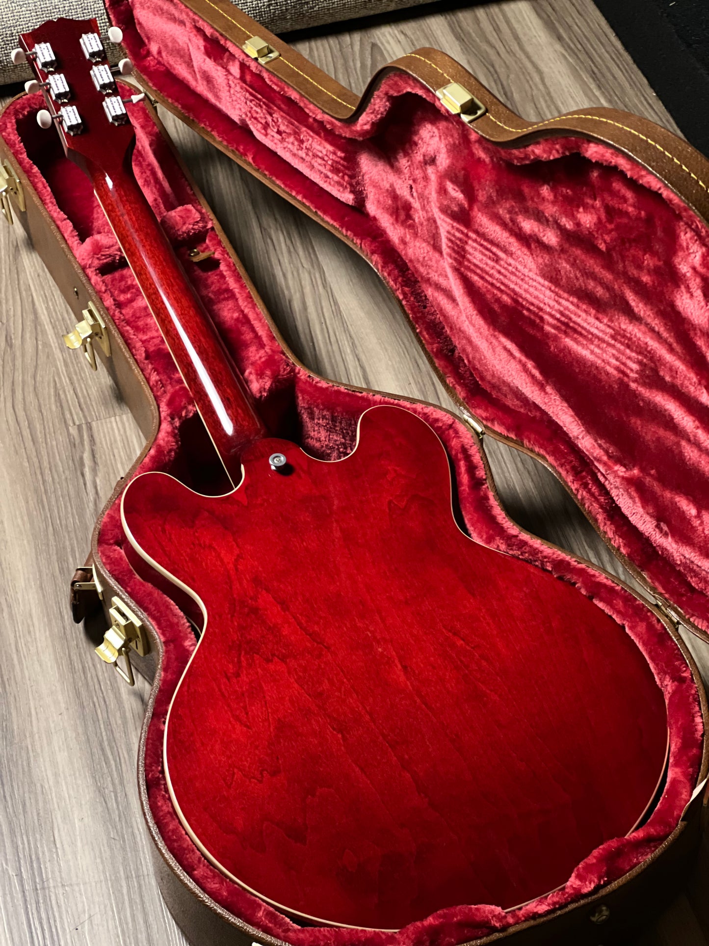 Gibson ES-330 in Sixties Cherry  with case 221540273