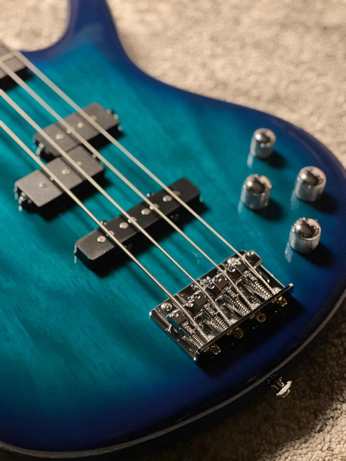 Ibanez GSR200-BMT 4-String in Blue Moon Burst