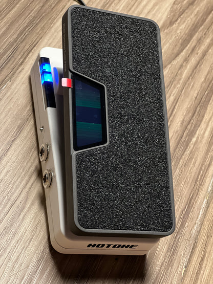 Hotone SP-30T Tuner Press Passive Volume/Expression Effects Pedal with Tuner