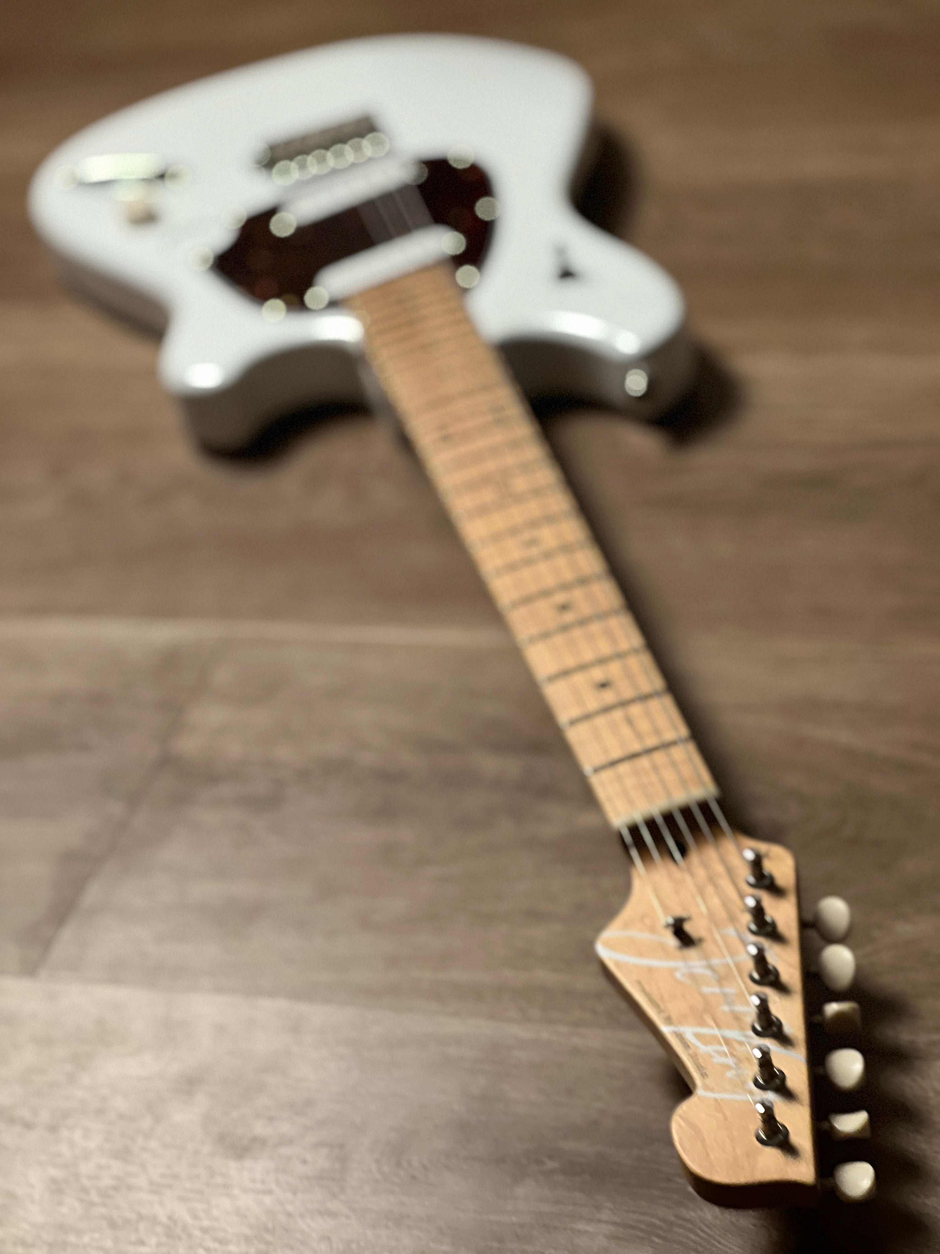 Aguda Jerry King Cigar 1981 in Vintage White – nafiriguitar.com