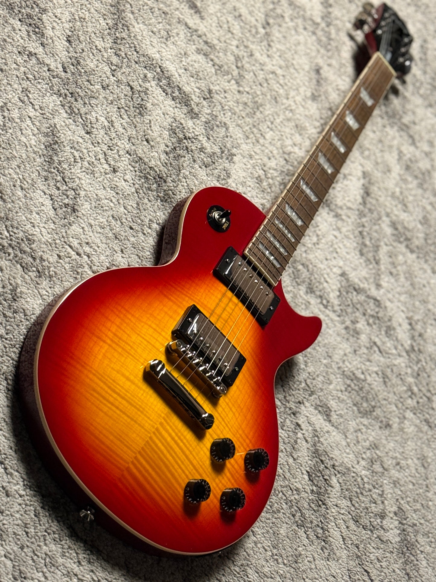 Epiphone Les Paul Tribute Plus in Heritage Cherry Sunburst