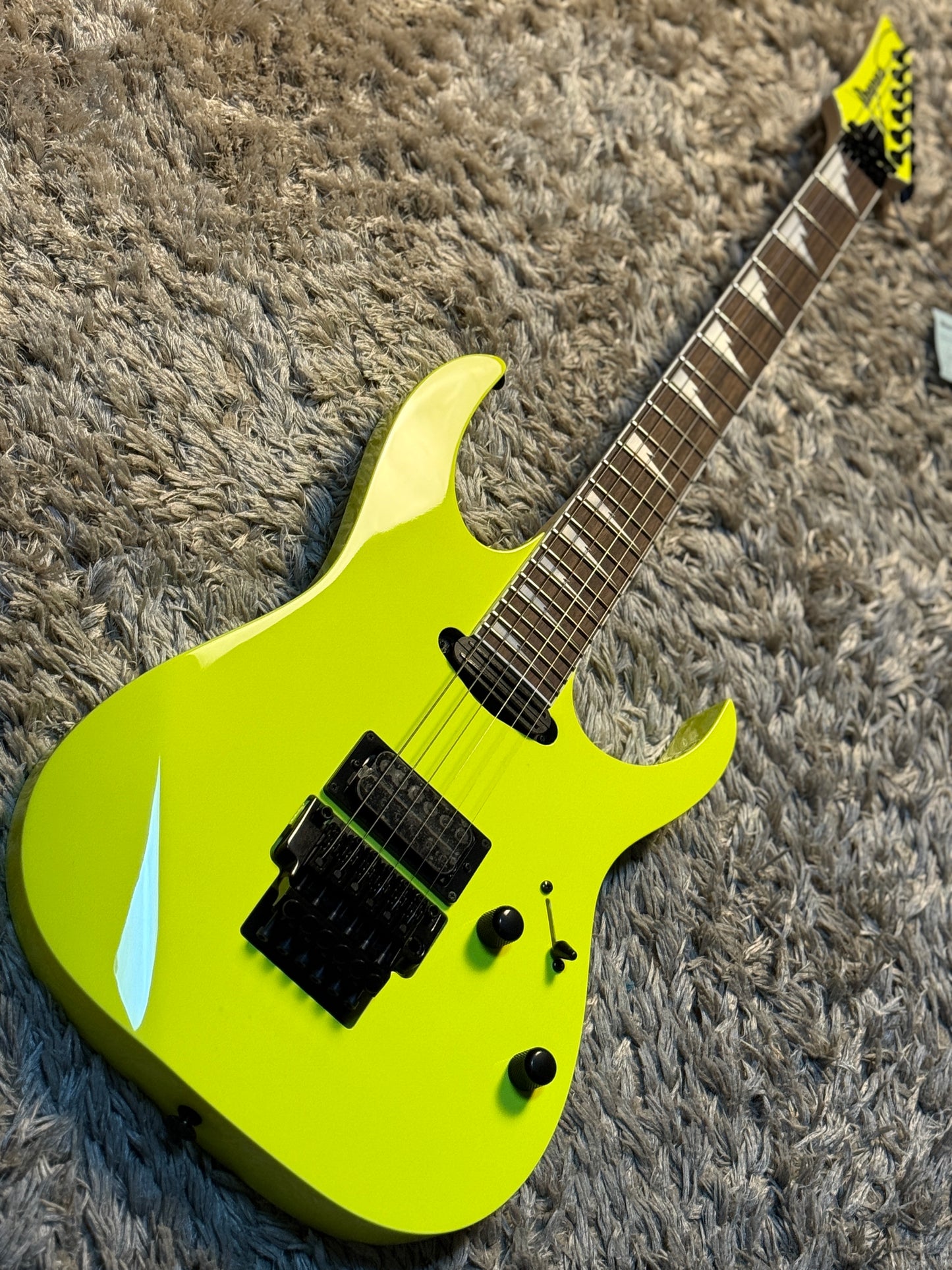 Ibanez RG565R Genesis Collection in Desert Sun Yellow