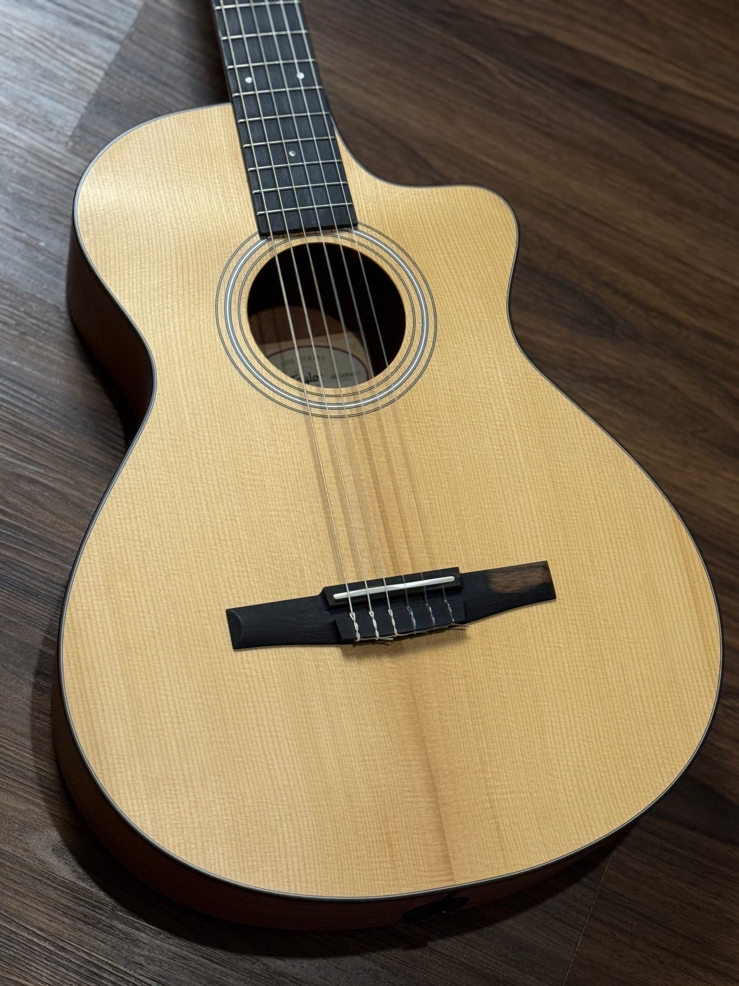 Taylor 112ce-N Acoustic Guitar in Sapele/Spruce