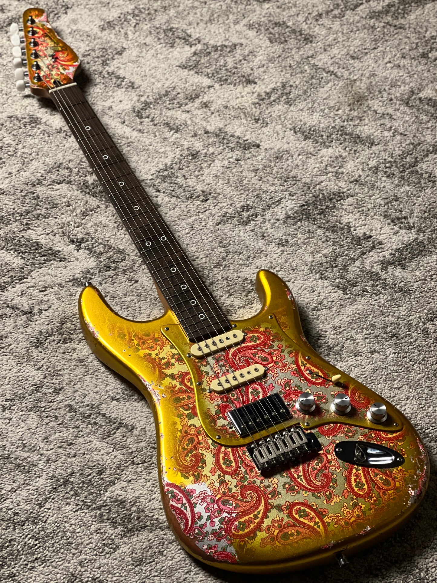 Dhatarattha Performance DST HSS in Gold Sparkle over Pink Paisley with RW FB and Nitrocellulose Lacquer Relic