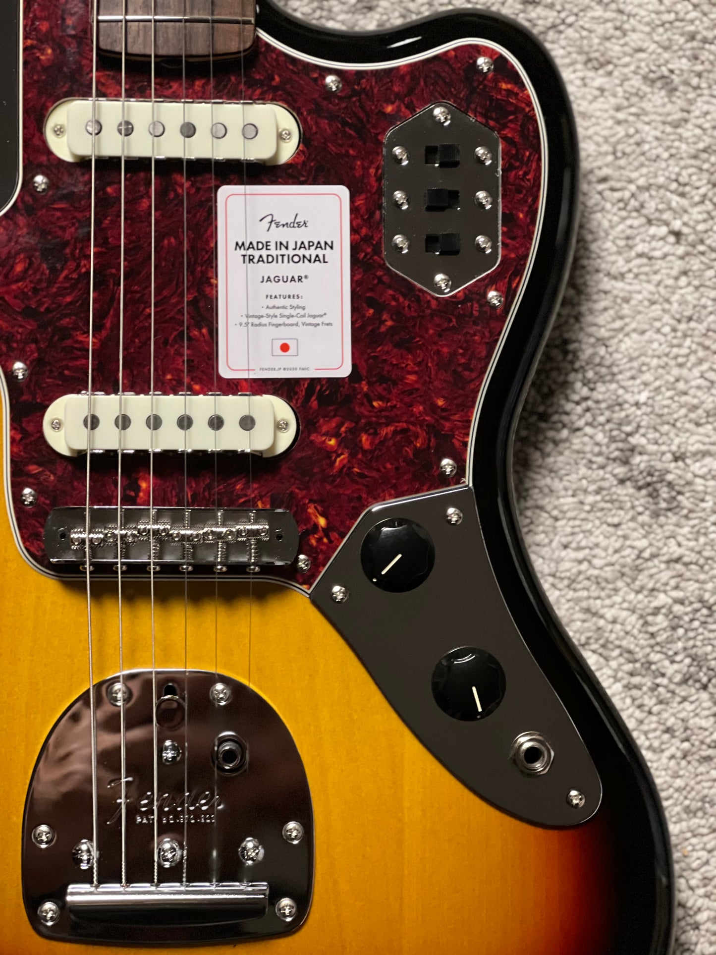 Fender Japan Traditional 60s Jaguar with RW FB in 3-Color Sunburst JD25032759