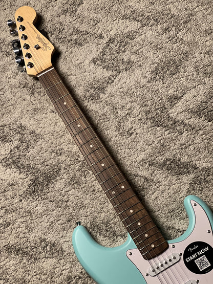 Squier Debut Series Stratocaster HSS with Laurel FB in Daphne Blue