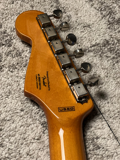 Squier Classic Vibe 50s Stratocaster พร้อม Maple FB ใน 2-Tone Sunburst 
