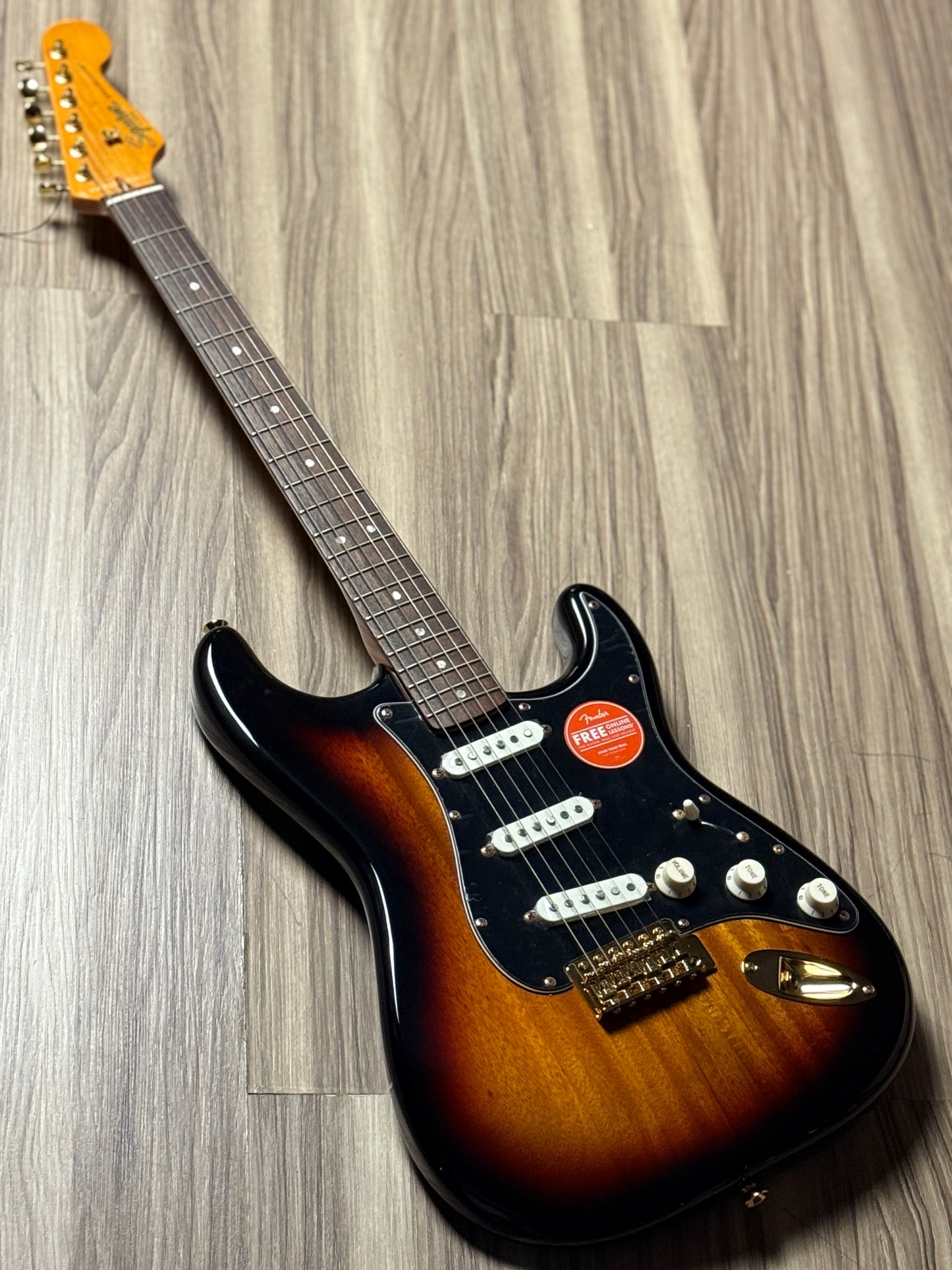 Squier FSR Classic Vibe 60s Stratocaster with Indian Laurel FB in 3-Tone Sunburst (USED) ISSI22005980