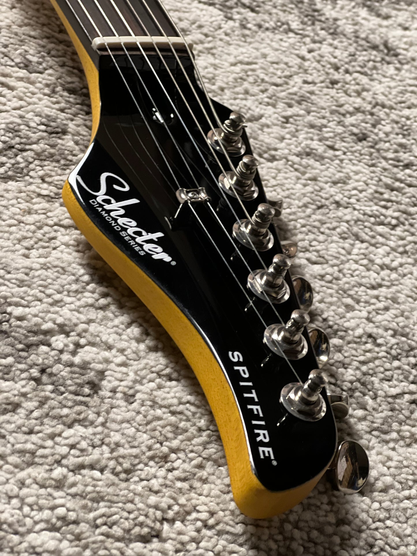 Schecter Spitfire Solid-Body in Black Leopard