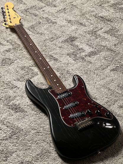Fender MIJ Limited Stratocaster with RW FB in Raw Ash Black JD25011582