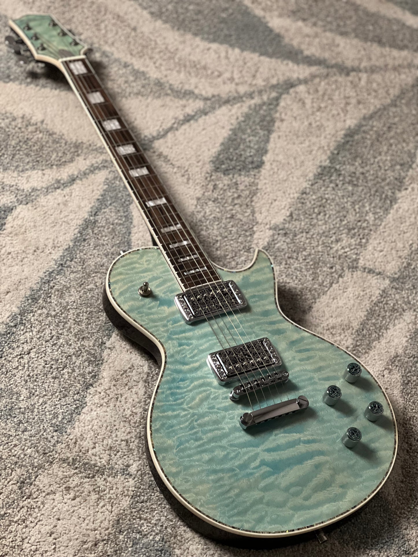 Dhatarattha Custom DLP in Seafoam Green with 5A Quilt Top