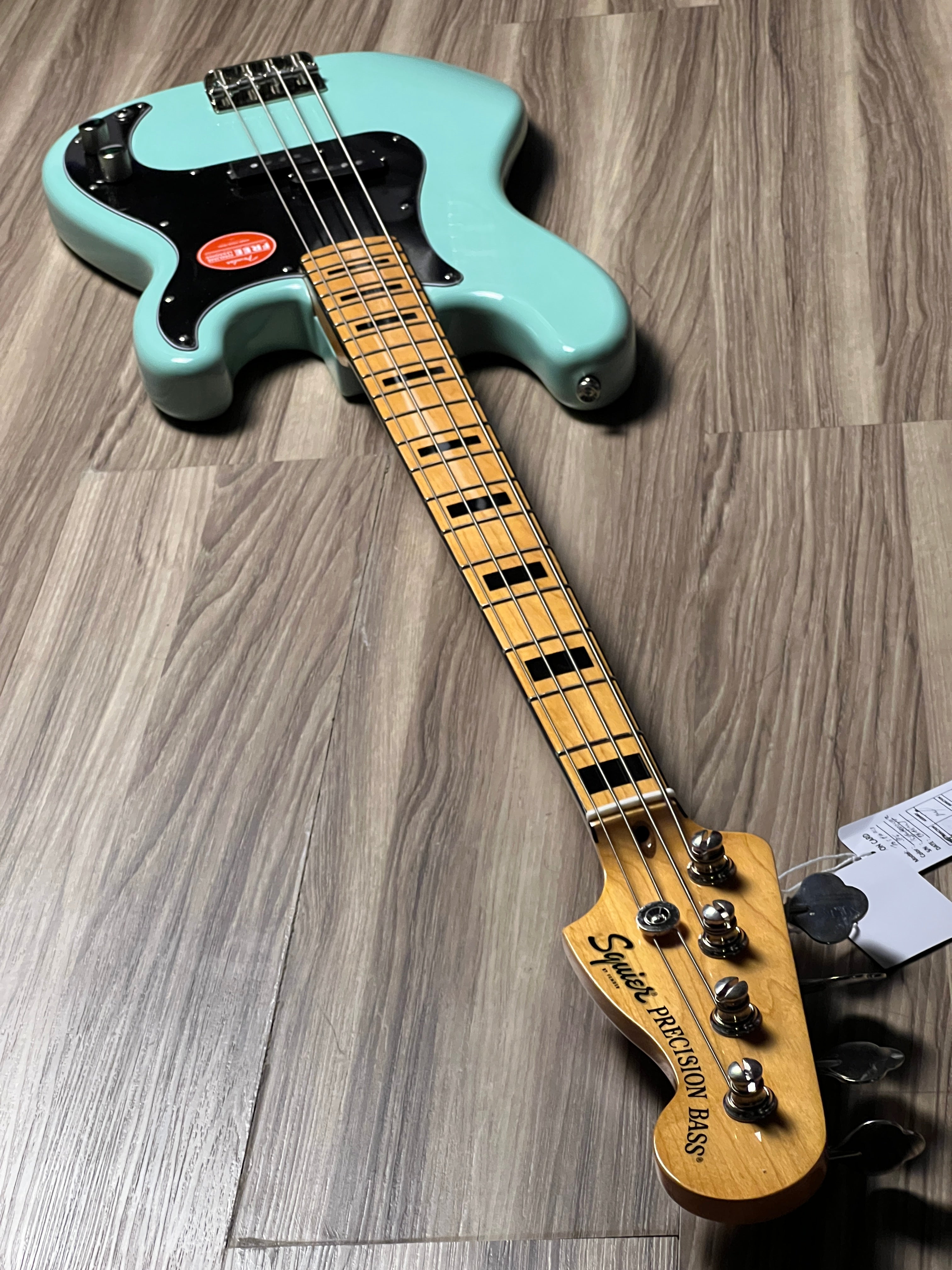 Squier FSR Classic Vibe 70s Precision Bass with Maple FB in Surf