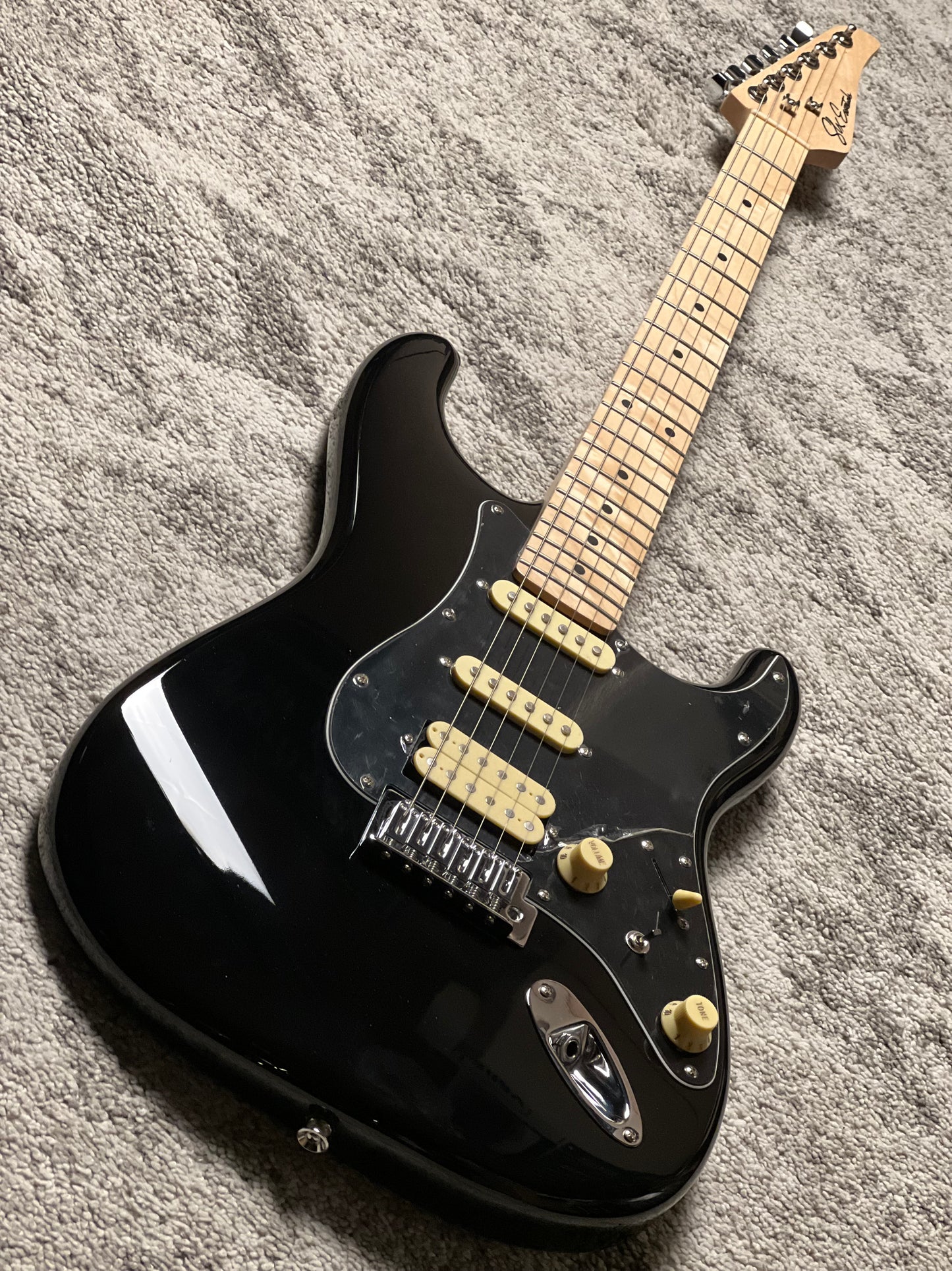 SLX Hawk Classic Essentials 22 HSS with Maple FB in Black