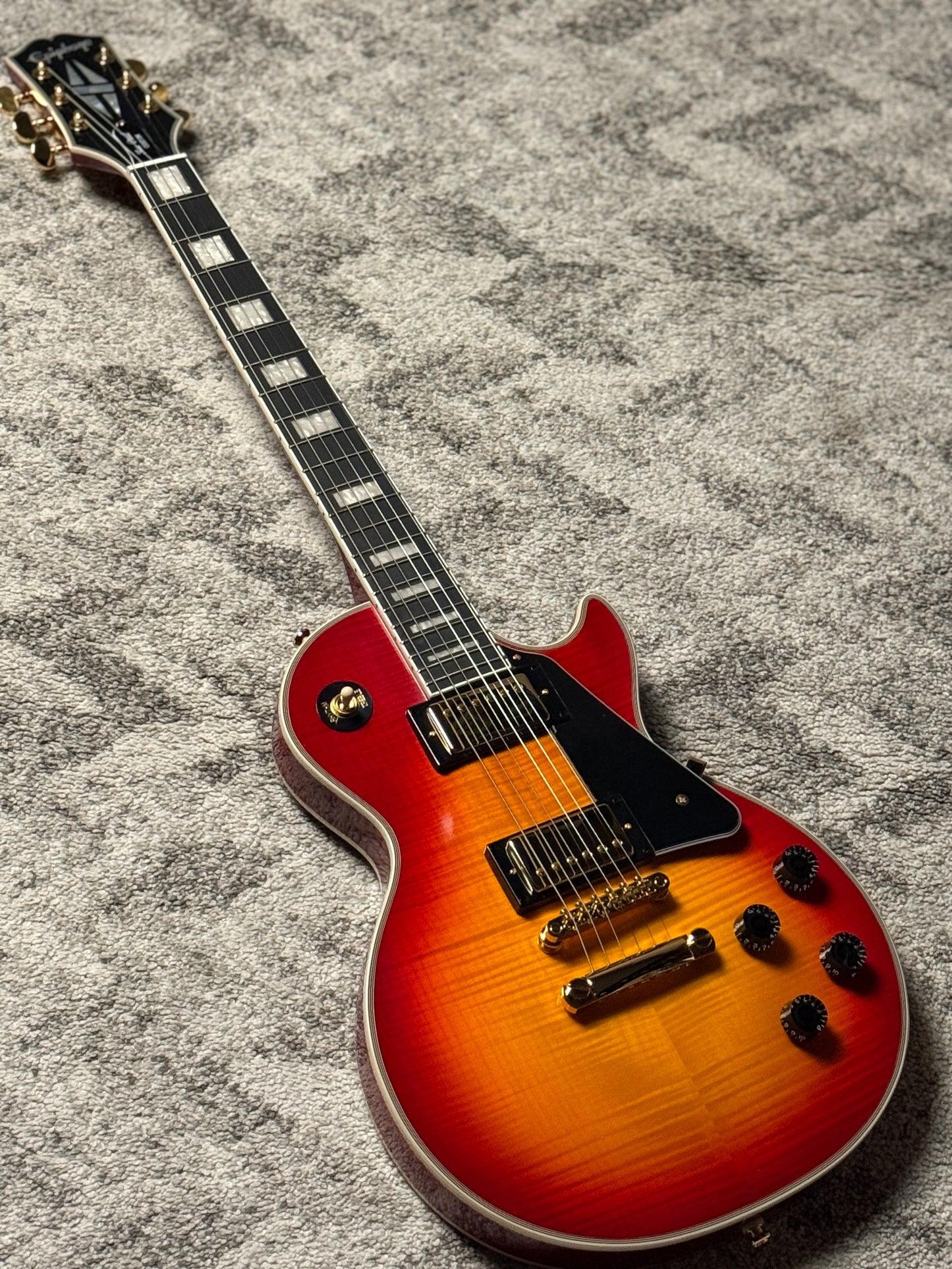 Epiphone Les Paul Custom Figured in Heritage Cherry Sunburst