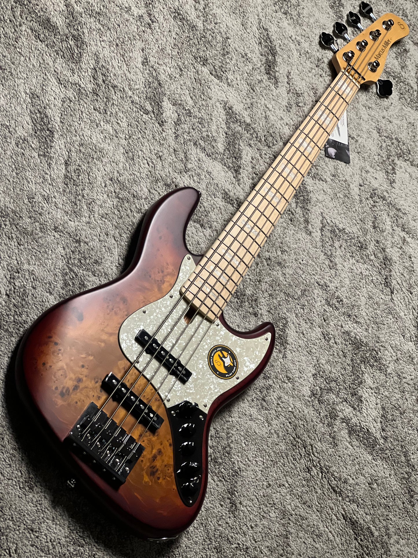 Sire Marcus Miller V7 Swamp Ash Reissue 5-string in Tobacco Sunburst