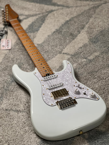 Soloking MS-11 Classic MKII ใน Olympic White พร้อมฮาร์ดแวร์สีทองและ Roasted Maple FB