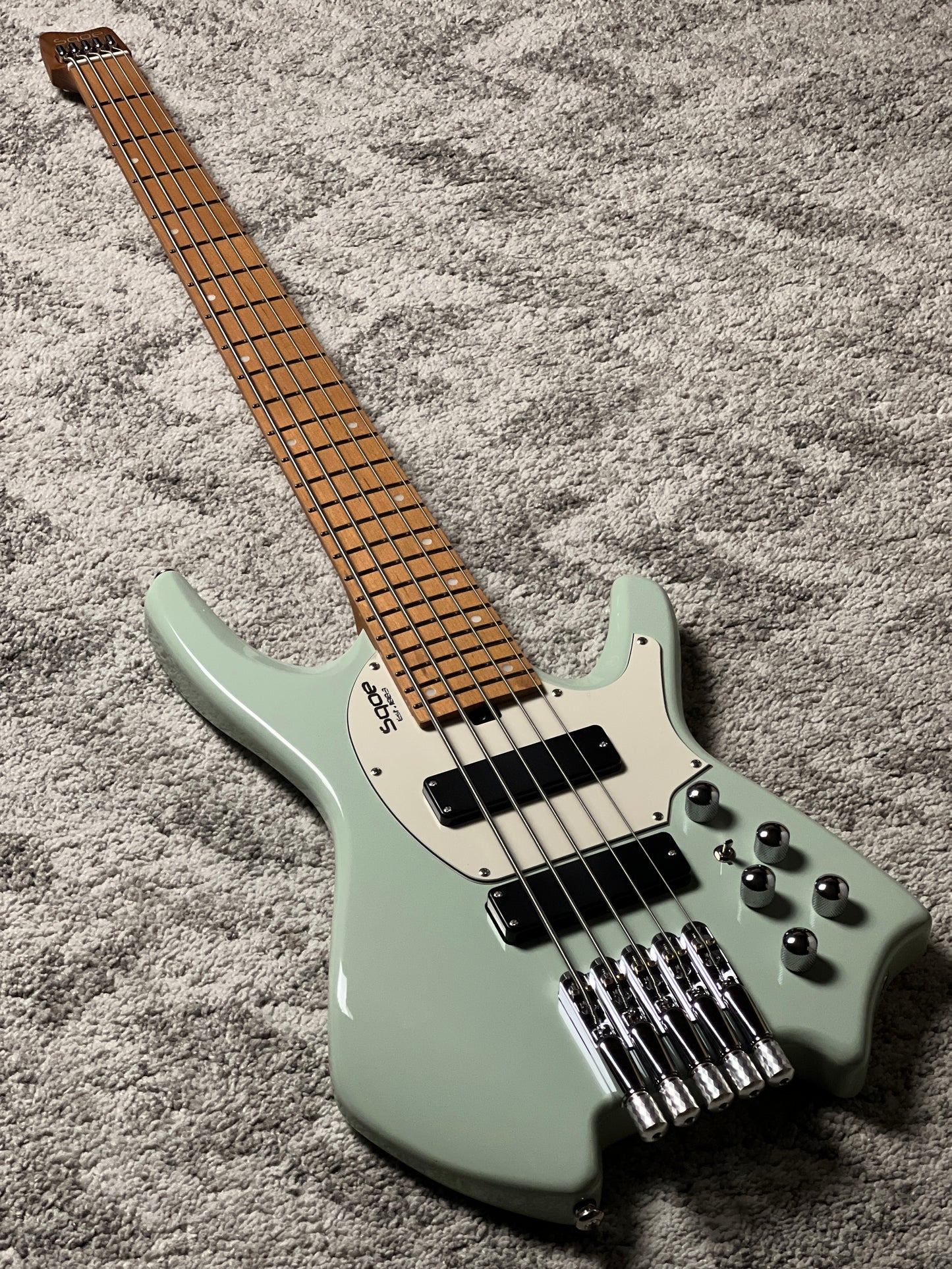 SQOE SBWT750 GR Warrior 5-String Headless Bass in Surf green
