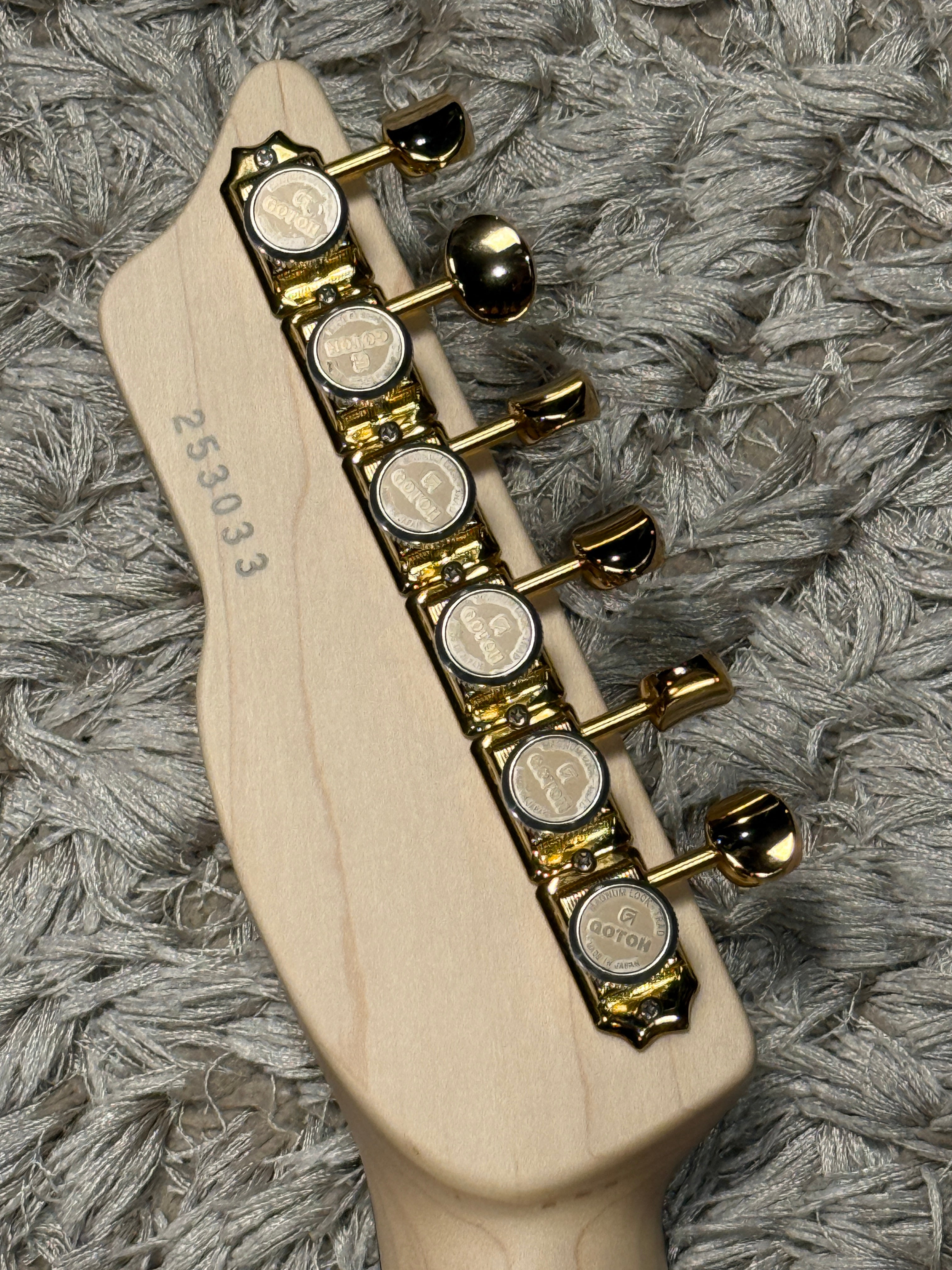 Saito S-622 SSH with Rosewood and Gold Hardware in White Granite