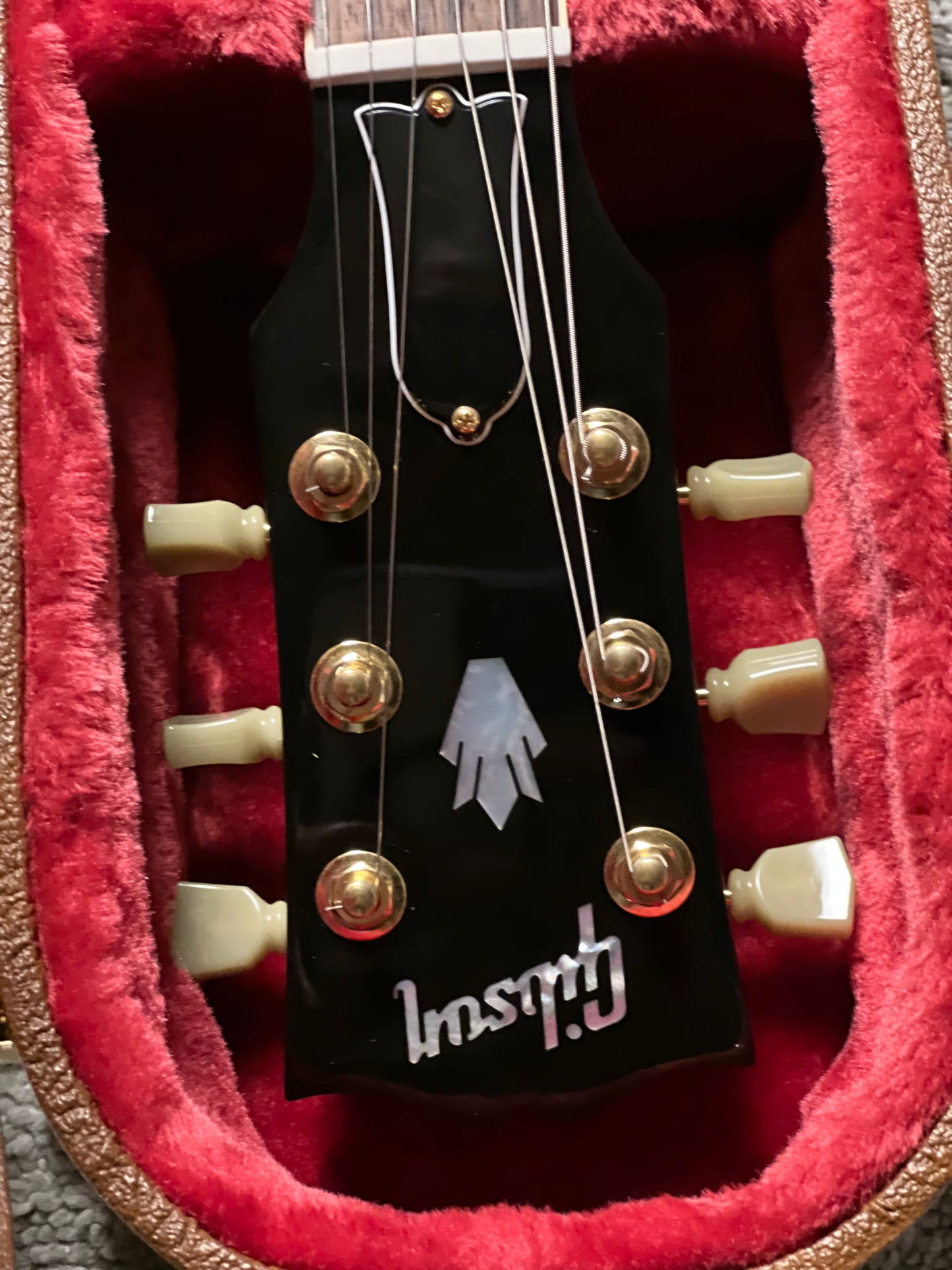Gibson SG Standard '61 Maestro Vibrola T-Type in Ebony w/Case 232550250