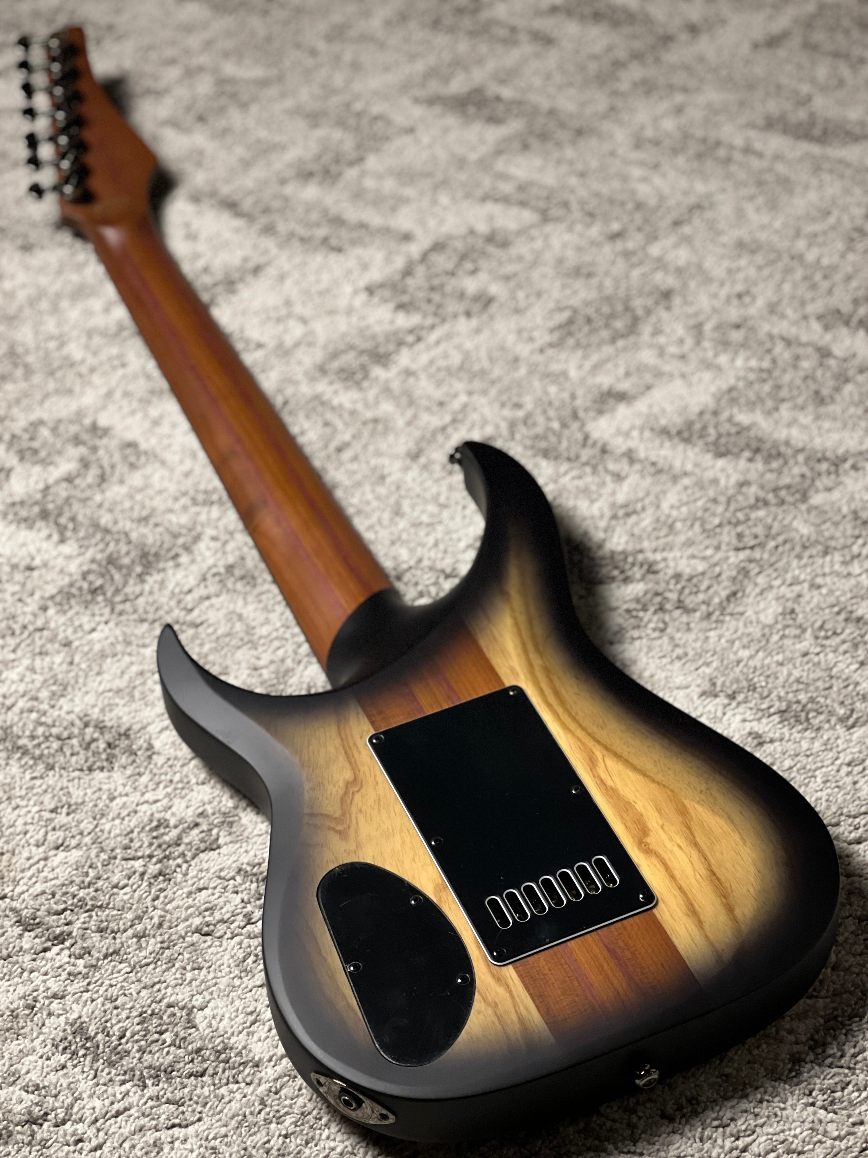 Schecter Banshee Mach-7 in Fallout Burst W21071747 – nafiriguitar.com