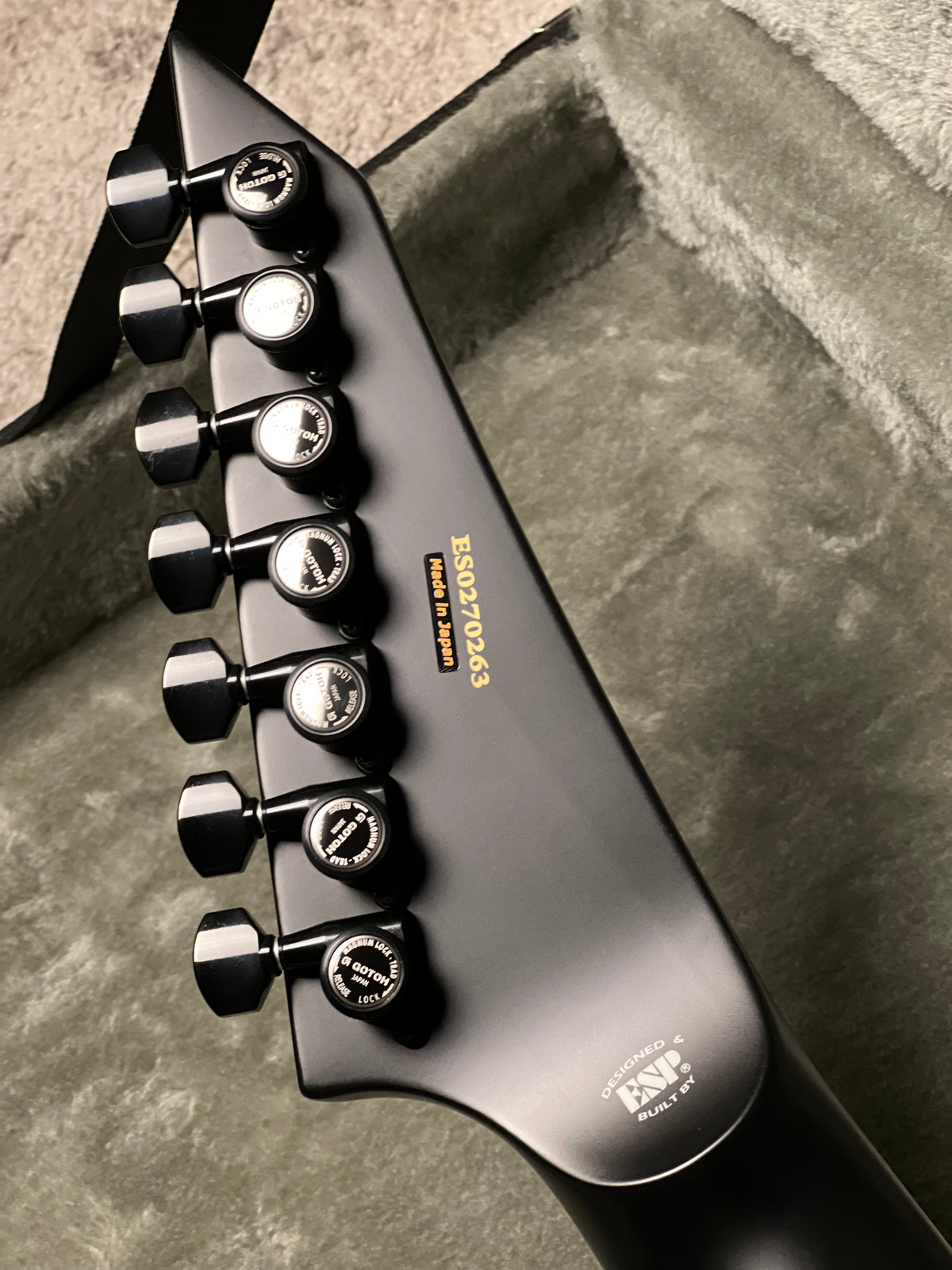 ESP E-II Horizon NT-7B Hipshot in Black satin ES0270263
