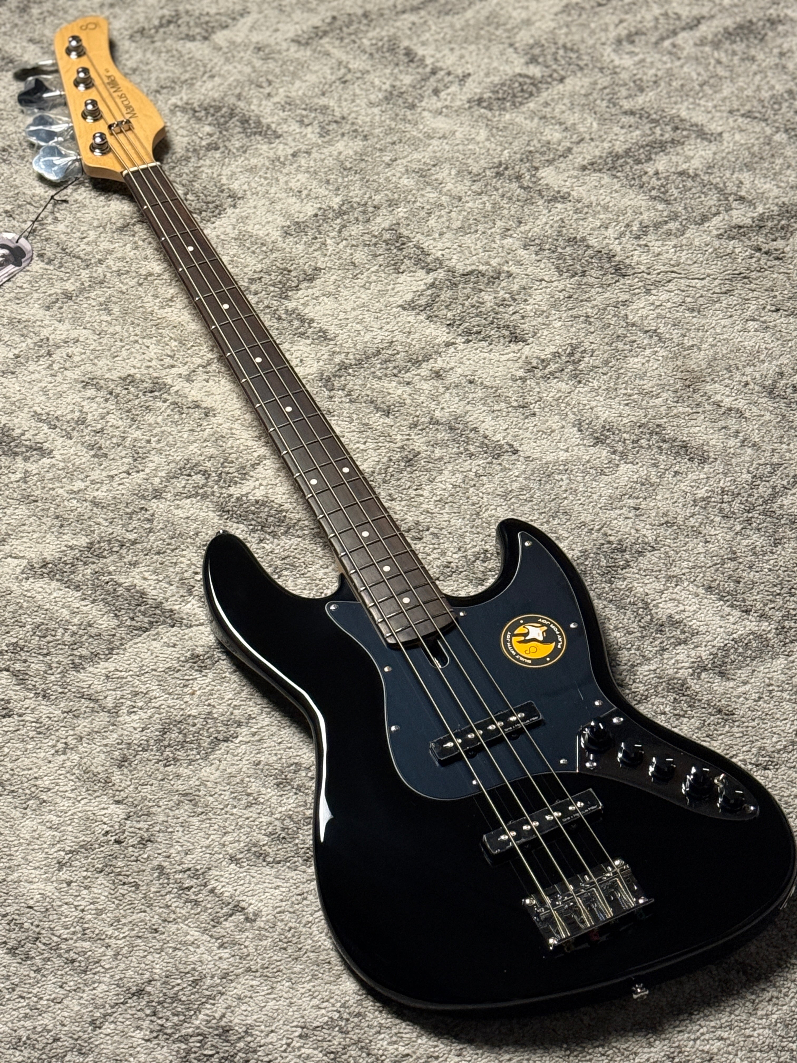 Sire Marcus Miller V3 4-String Bass 2nd Generation in Gloss Black