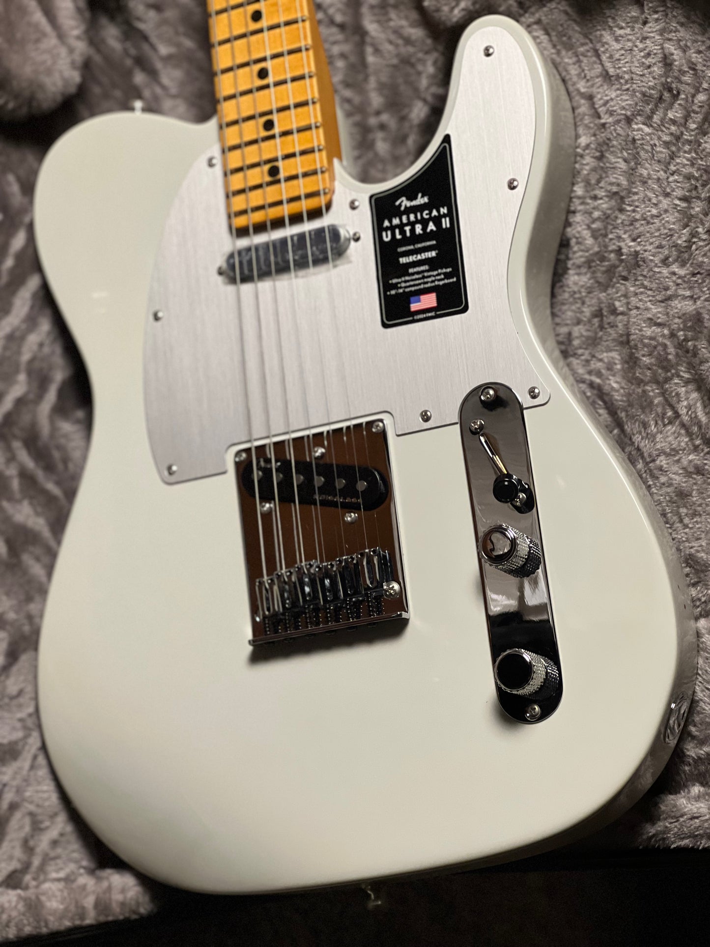 Fender American Ultra II Telecaster with Maple FB in Avalanche US24063338
