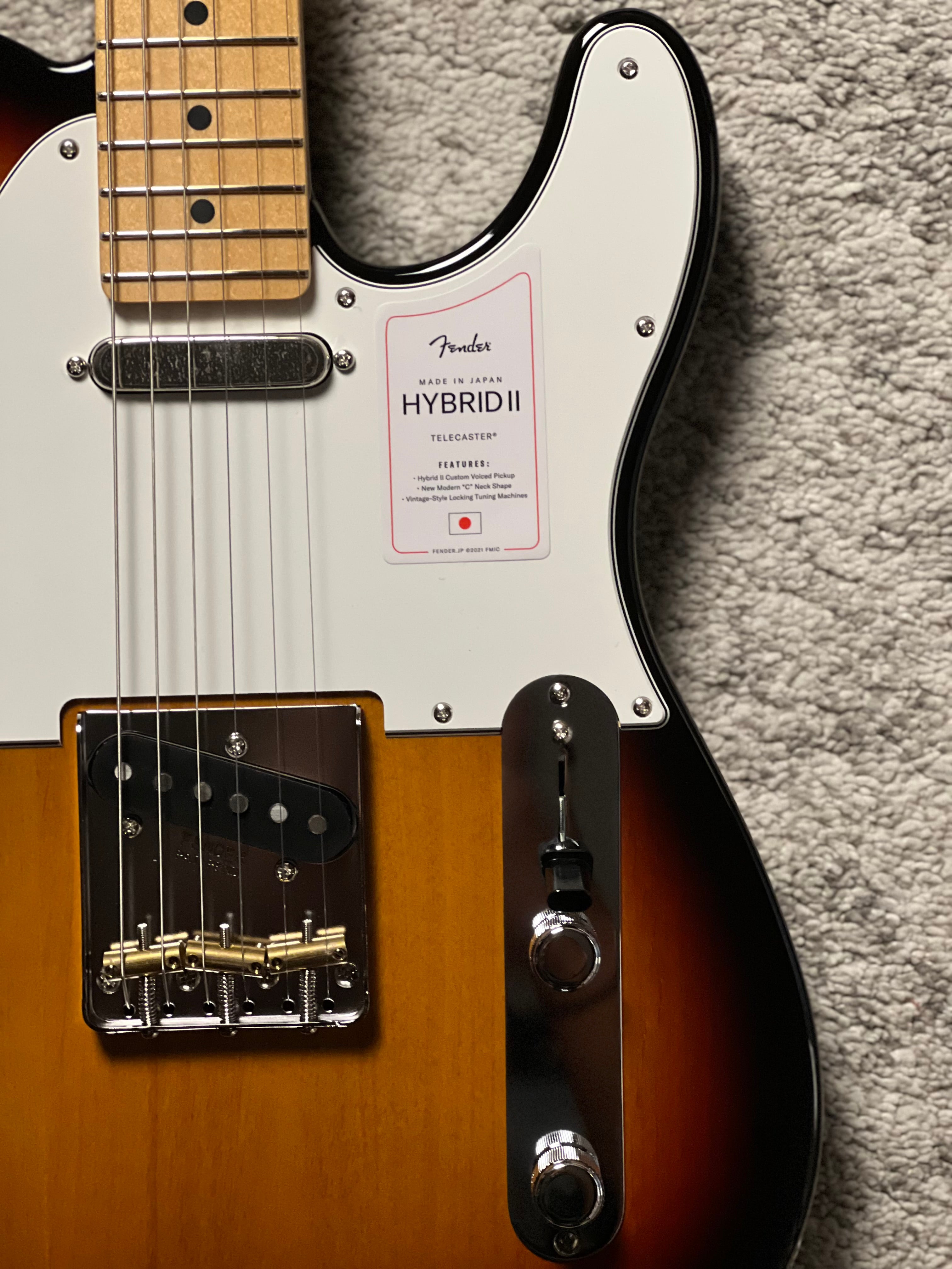 ギター Fender Hybrid II Telecaster Fender Japan Hybrid II Telecaster with Maple FB in 3 Tone Sunburst