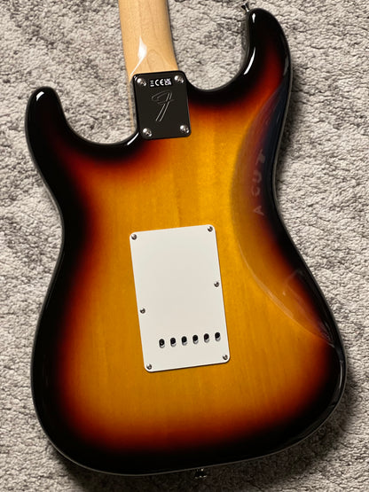 Fender Japan Traditional II Late 60s Stratocaster with Rosewood FB in 3 Tone Sunburst JD26001518