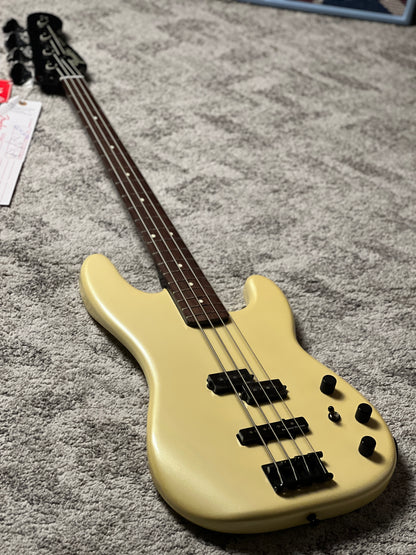 Fender Duff McKagan Precision Bass Guitar with Gigbag with RW FB in Pearl White MX22700286 (B Stock)