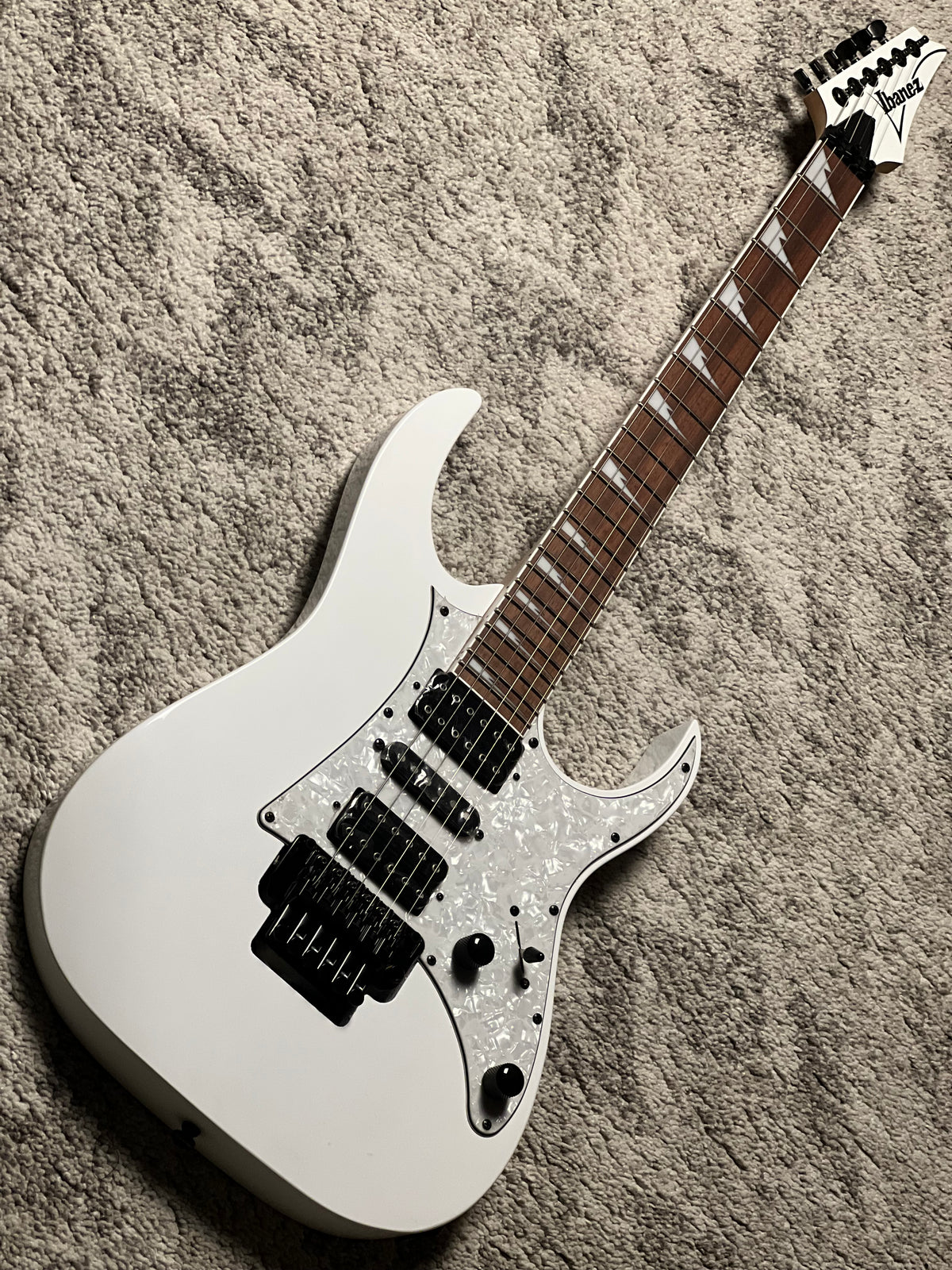 Ibanez RG450DXB-WH Electric Guitar in White I260802054 (USED)
