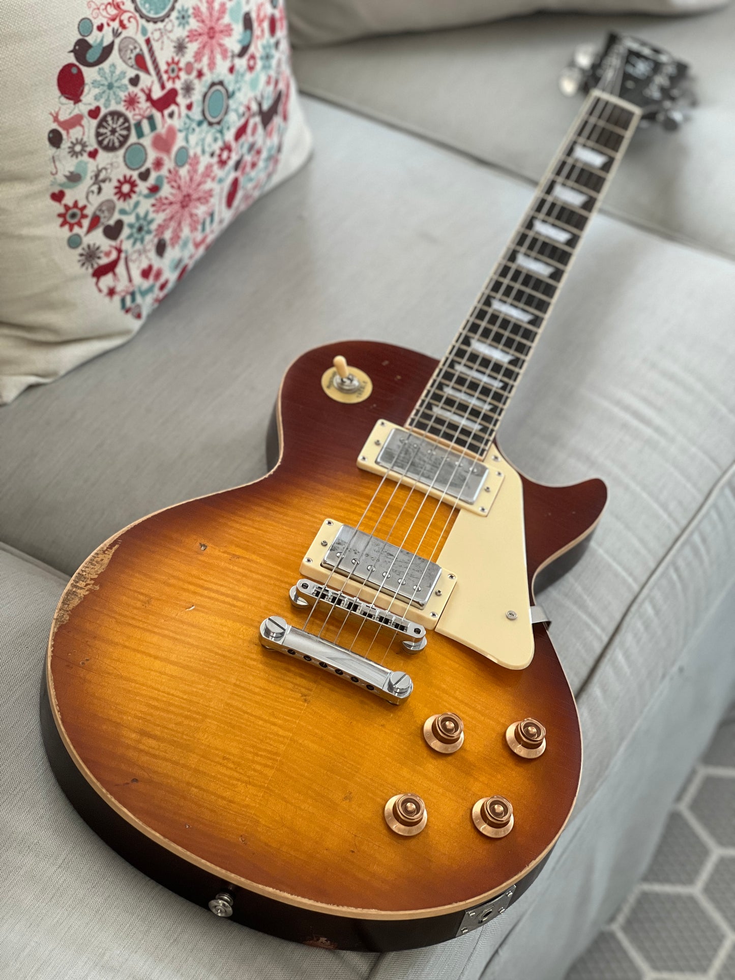 SLX Eagle Antique in Honeyburst with Nitrocellulose Lacquer (Medium Relic)