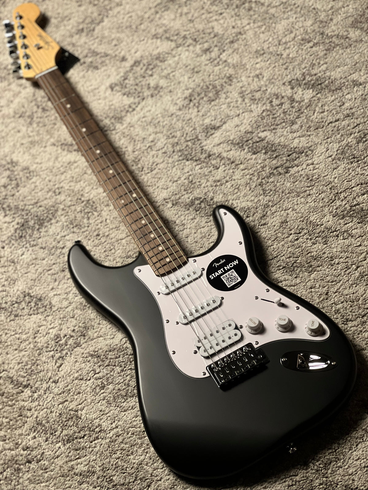 Squier Debut Series Stratocaster HSS with Laurel FB in Black